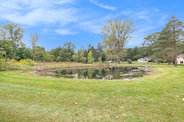 view of yard featuring a water view