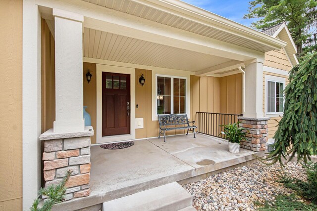 entrance to property featuring a porch