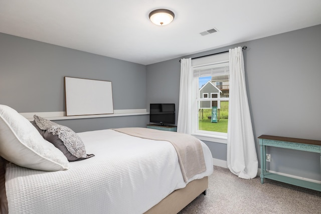 bedroom with carpet flooring