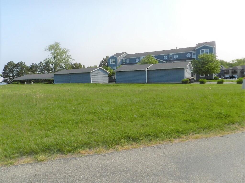 2401 Bay Pointe Dr, Saint Joseph, MI 49085