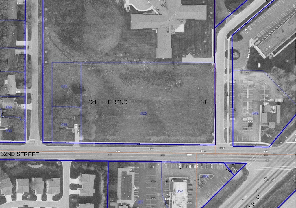 421 E 32nd St, Holland, MI 49423
