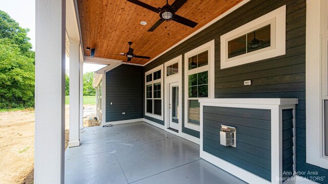 view of patio with ceiling fan and covered porch