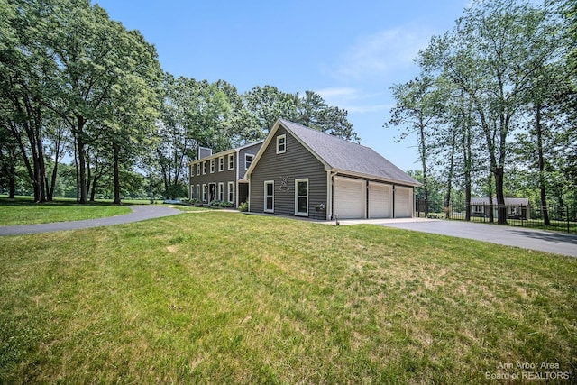 view of front of property featuring a front lawn and a garage