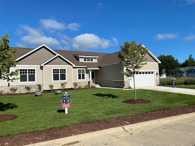 craftsman house with a garage and a front lawn