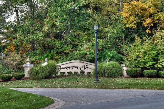 community sign with a lawn