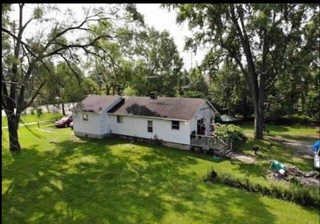 back of house featuring a yard