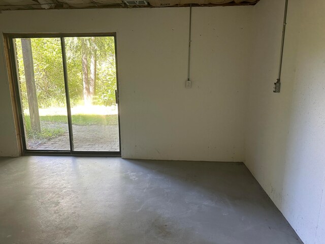 unfurnished room featuring concrete floors