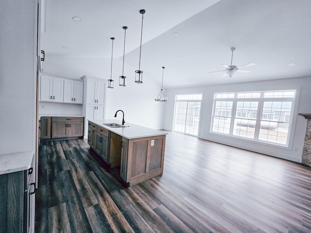 kitchen featuring dark hardwood / wood-style flooring, an island with sink, ceiling fan, sink, and white cabinetry