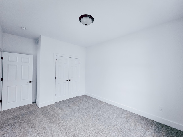 unfurnished bedroom with carpet flooring and a closet