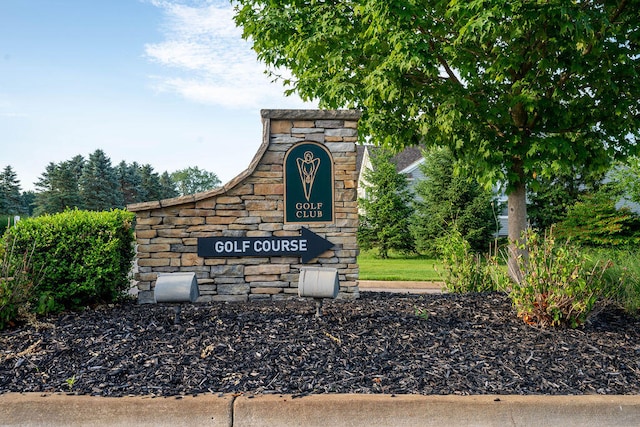 view of community / neighborhood sign