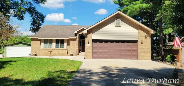 ranch-style home featuring a front lawn