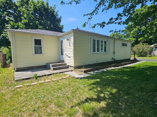 view of front of house with a front lawn