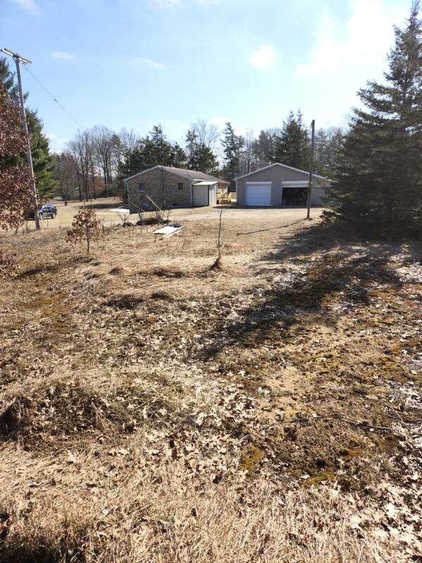 view of yard featuring a rural view