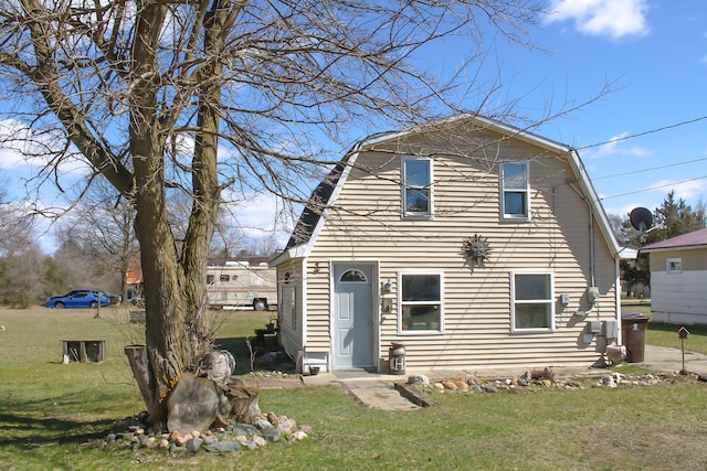 back of house featuring a lawn