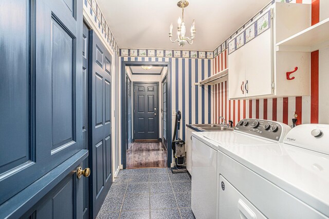 washroom featuring cabinets, washing machine and dryer, a chandelier, sink, and dark hardwood / wood-style floors