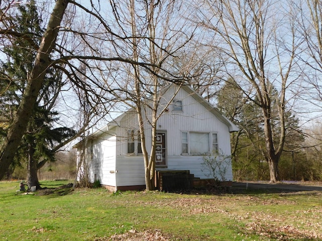 view of front of home with a front yard