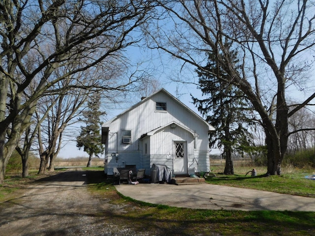 view of home's exterior