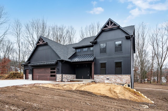 view of front of house featuring a garage