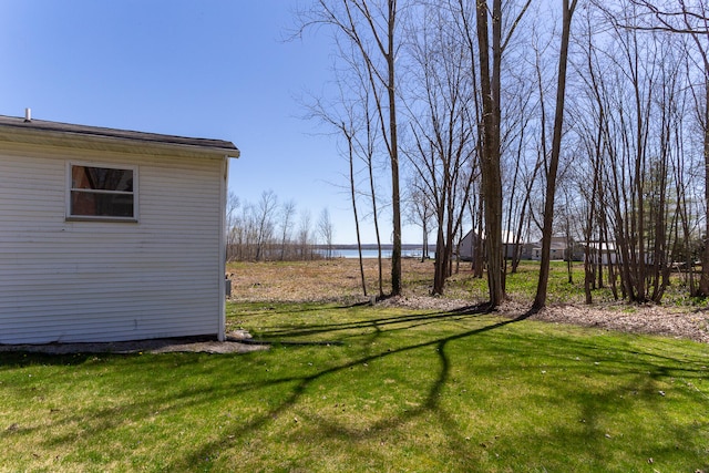 view of yard featuring a water view