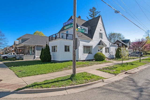 view of front of property with a front lawn