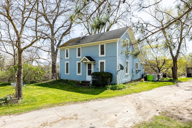 view of front of home featuring a front yard