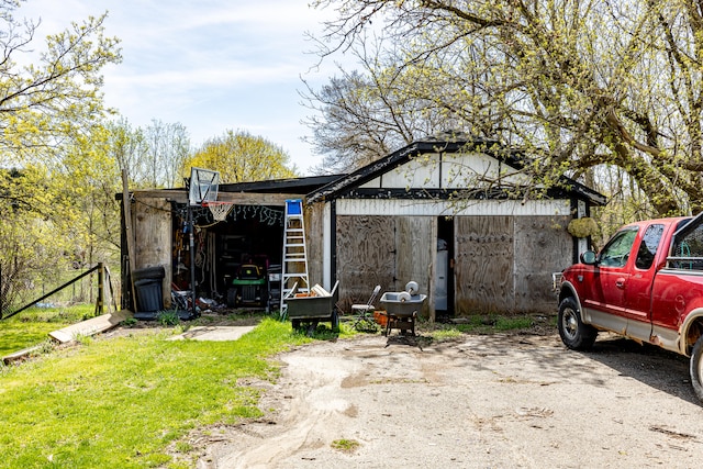 view of outdoor structure