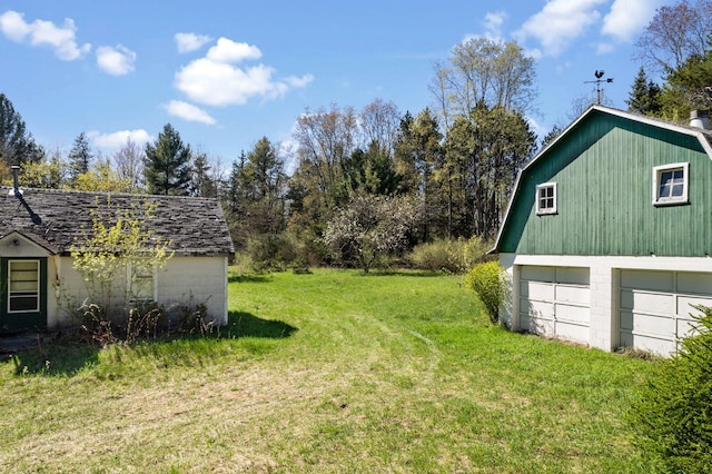 view of yard with a garage