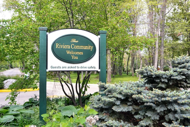 view of community / neighborhood sign