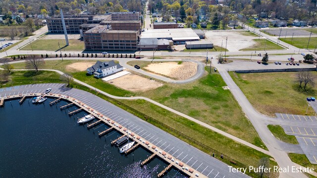 944 Boardwalk Cove Dr, Muskegon, MI 49441