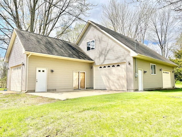 view of front facade with a garage and a front lawn