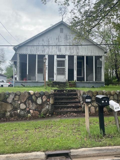 view of front of property featuring a sunroom