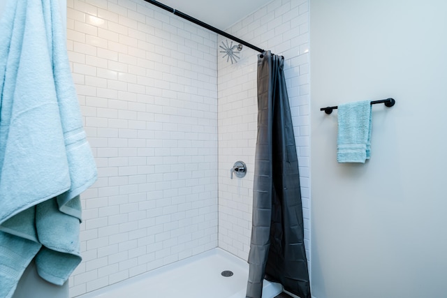 bathroom featuring a shower with curtain