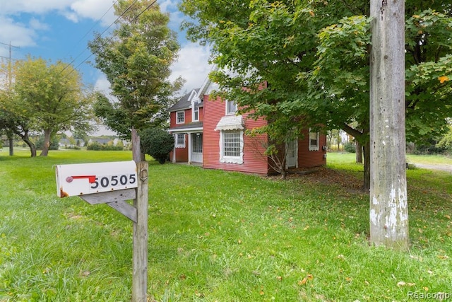 view of front of home featuring a front lawn