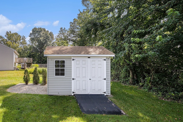 view of outdoor structure featuring a yard