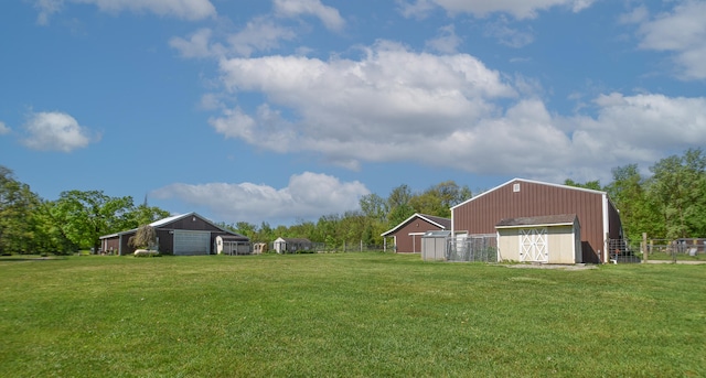 view of yard with an outdoor structure