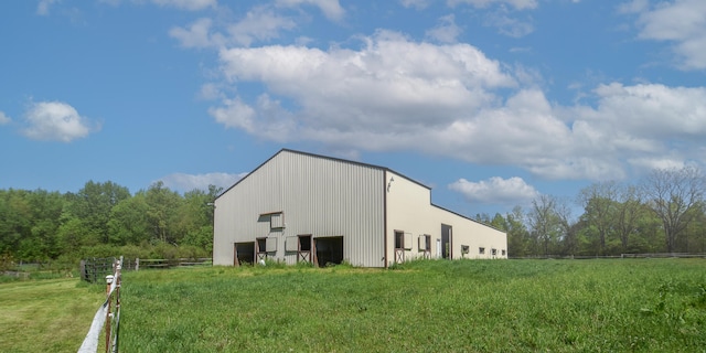 view of outdoor structure with a yard