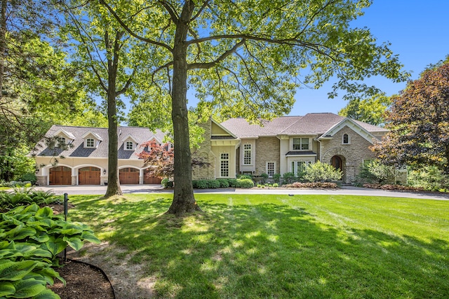 view of front of home featuring a front yard and a garage