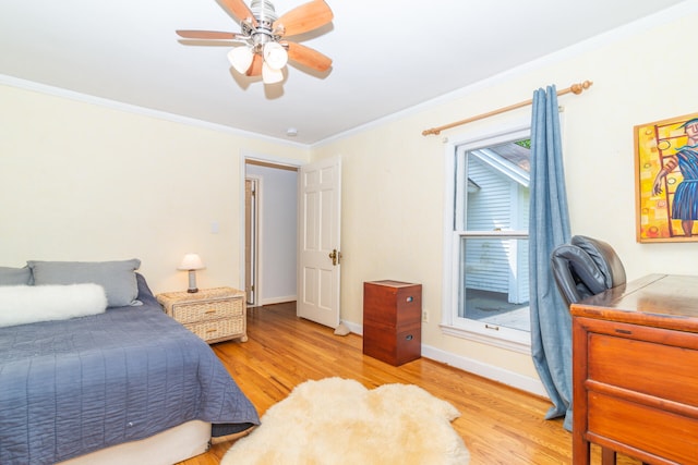 bedroom featuring light hardwood / wood-style floors, ornamental molding, and ceiling fan