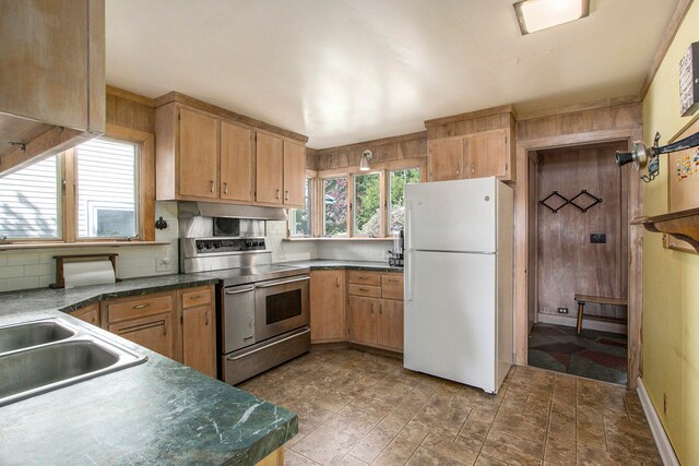 kitchen with stainless steel electric stove, backsplash, and white refrigerator