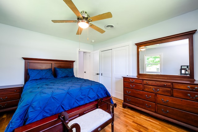 bedroom featuring light hardwood / wood-style floors, a closet, and ceiling fan