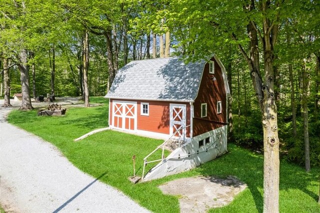 view of outdoor structure with a yard