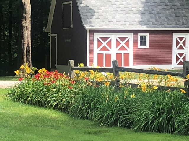 view of outbuilding