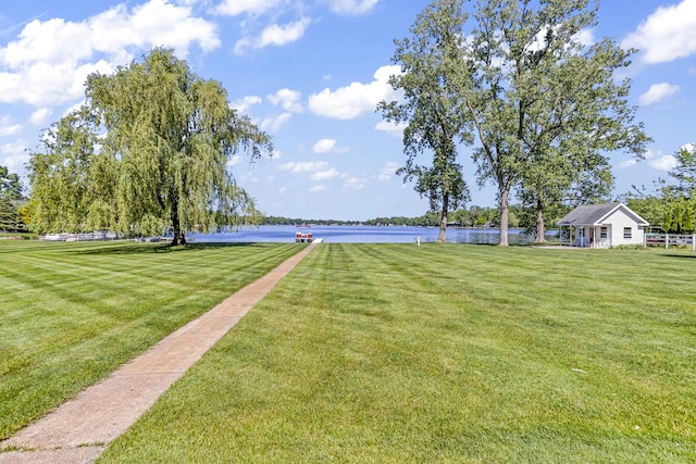 view of yard featuring a water view