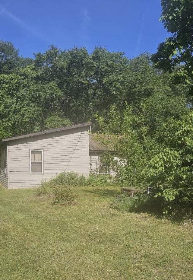 view of outdoor structure featuring a yard