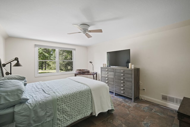 bedroom with ceiling fan