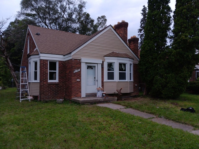 bungalow-style house featuring a front yard