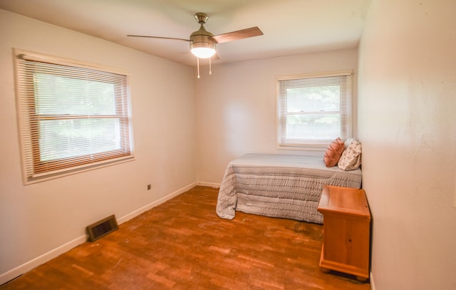 bedroom with ceiling fan