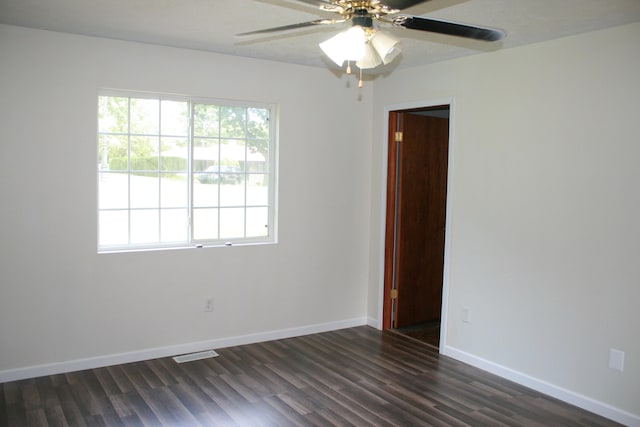 unfurnished room with dark wood-type flooring and ceiling fan