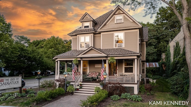 view of front of house featuring covered porch