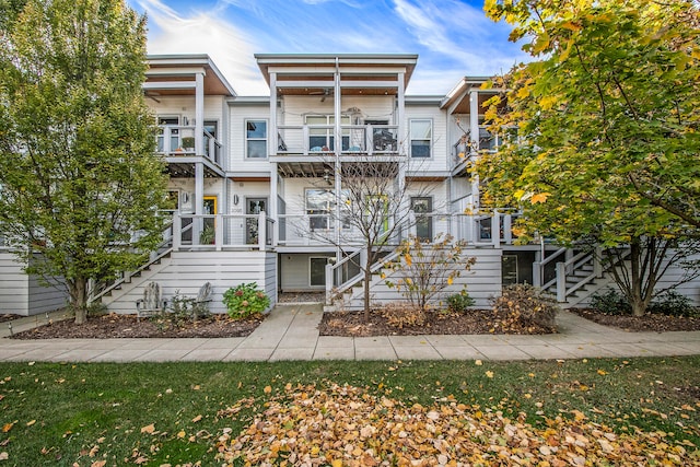 view of front of property featuring a balcony